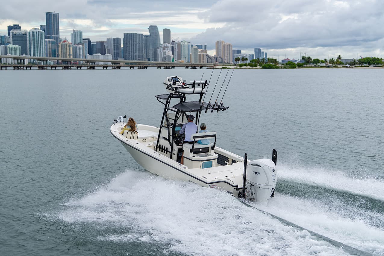 Pathfinder 26 Foot Bay Boat Family Cruise.